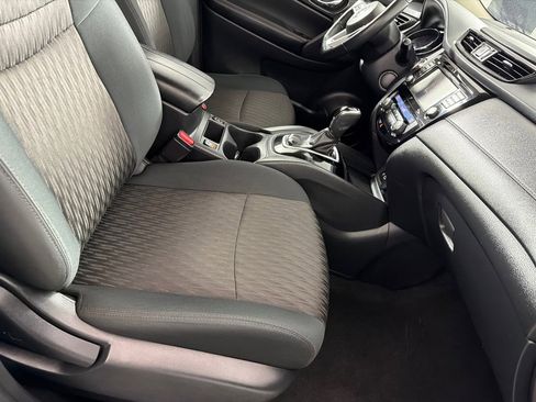 Used 2018 Nissan Rogue SV AWD/4WD image 24