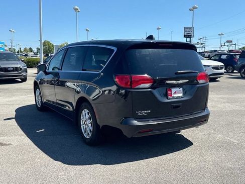 Used 2023 Chrysler Voyager LX FWD image 6