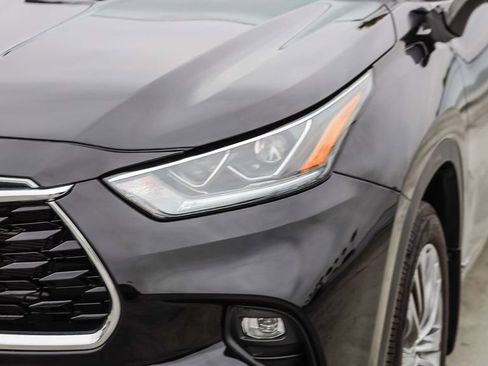Used 2023 Toyota Highlander Platinum AWD/4WD image 5
