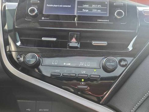 Used 2024 Toyota Camry SE w/ Convenience Package image 12