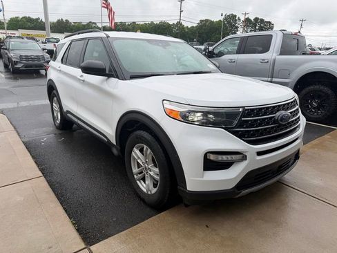 Used 2020 Ford Explorer XLT w/ Equipment Group 202A RWD image 2