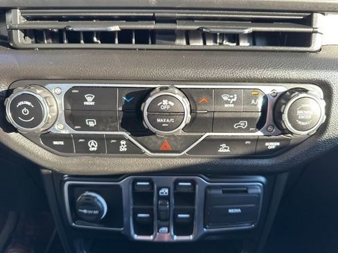 Used 2024 Jeep Gladiator Sport image 16