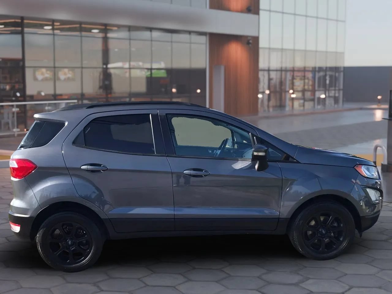 Used 2019 Ford EcoSport SE FWD image 3