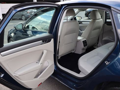 Used 2019 Volkswagen Passat 2.0T Wolfsburg image 22