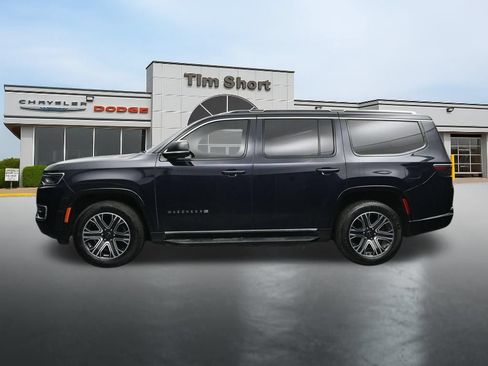 Used 2025 Jeep Wagoneer 4WD w/ Premium Group I image 2