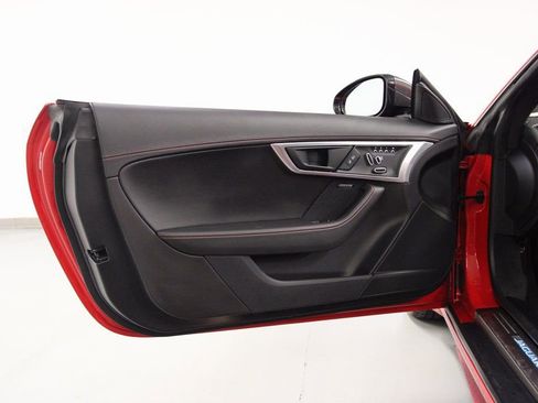 Used 2020 Jaguar F-TYPE R image 20