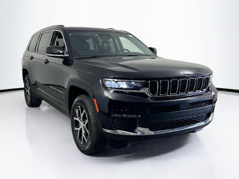 Used 2023 Jeep Grand Cherokee L Limited RWD image 3