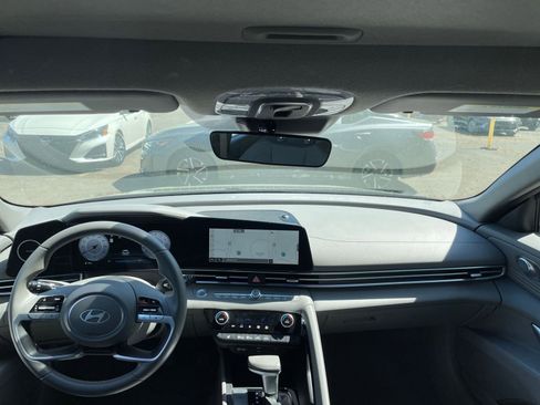 Used 2025 Hyundai Elantra SEL image 34
