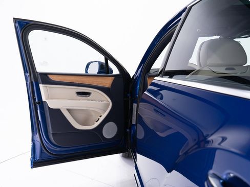 New 2025 Bentley Bentayga Extended Wheelbase image 10