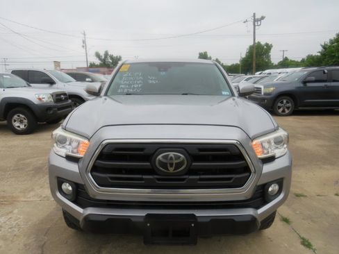 Used 2019 Toyota Tacoma SR5 RWD image 2
