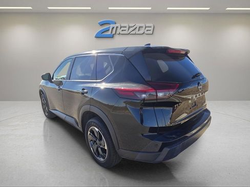 Used 2024 Nissan Rogue SV image 3