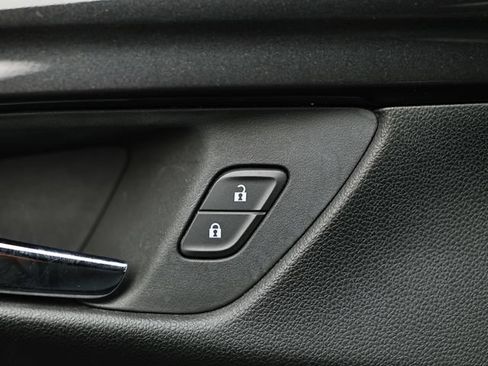Used 2025 Chevrolet TrailBlazer LT AWD/4WD image 16