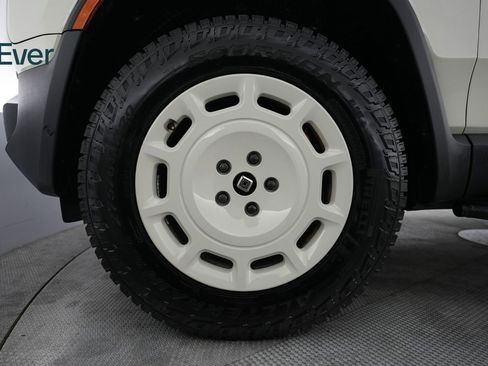 Used 2025 Rivian R1S Adventure AWD/4WD image 19