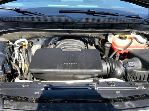 Used 2023 Chevrolet Suburban LT RWD image 31