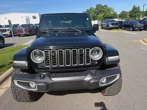 Used 2024 Jeep Wrangler Unlimited Sahara w/ Technology Group AWD/4WD image 2