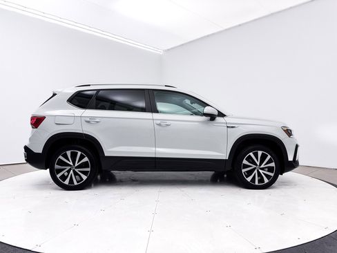 Used 2024 Volkswagen Taos SE image 36