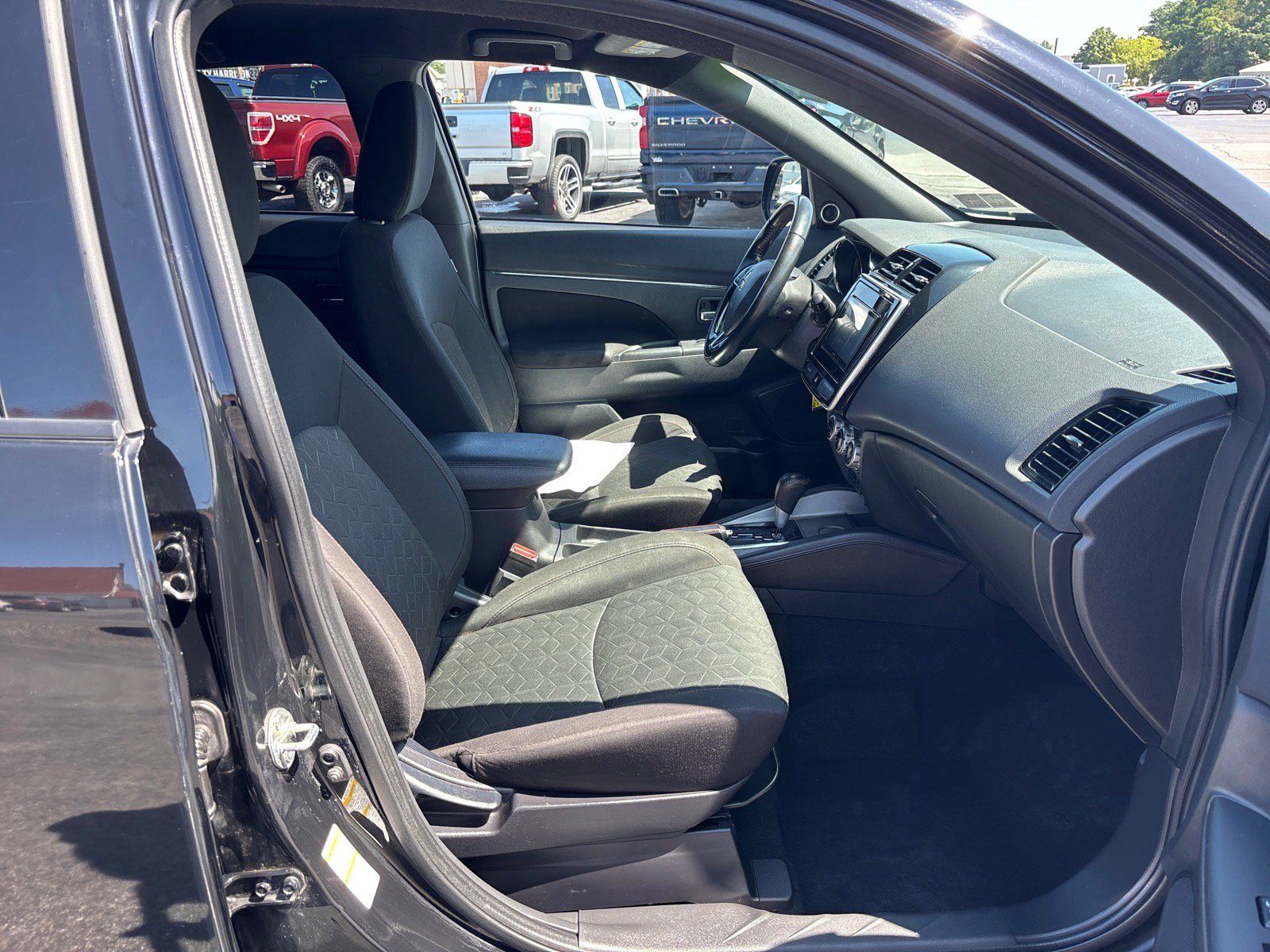 Used 2020 Mitsubishi Outlander Sport Black Edition FWD image 14