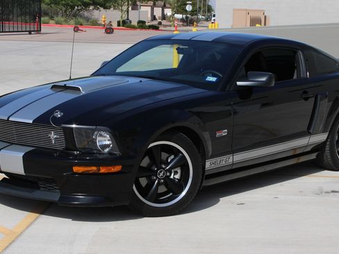 Used 2007 Ford Mustang GT RWD image 2
