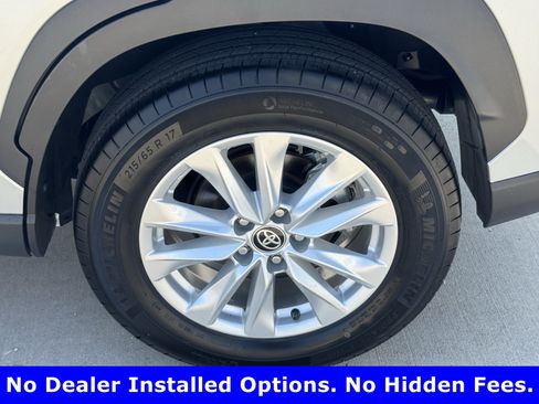 Used 2025 Toyota Corolla Cross LE FWD image 9