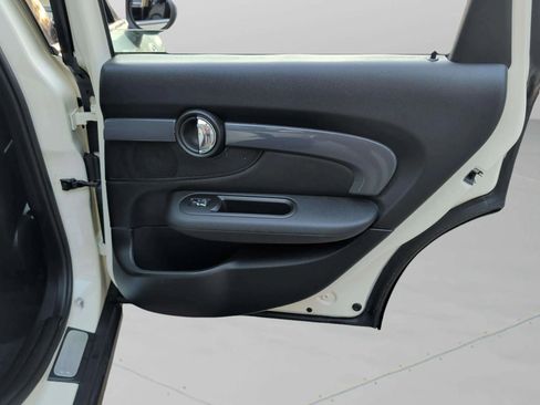 Used 2017 MINI Cooper Clubman S image 36