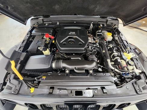 Used 2021 Jeep Wrangler Unlimited Sahara image 33