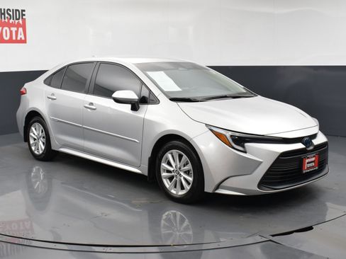 Used 2024 Toyota Corolla LE w/ LE Convenience Package image 6