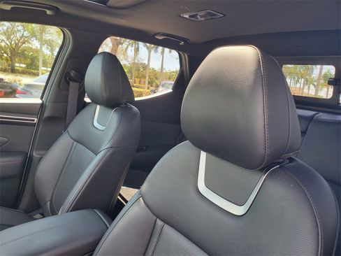 Used 2022 Hyundai Santa Cruz Limited image 16