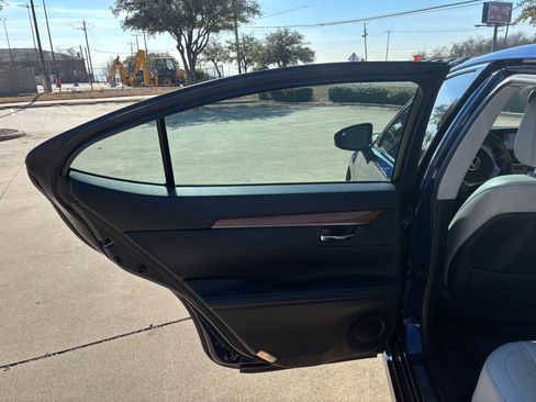 Used 2013 Lexus ES 300h image 20