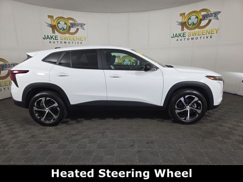 Certified 2024 Chevrolet Trax RS w/ Sunroof Package FWD image 10
