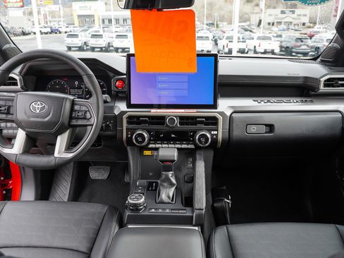 Used 2025 Toyota Tacoma TRD Off-Road image 31