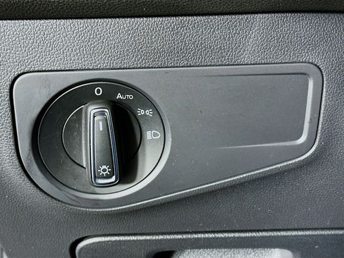 Used 2024 Volkswagen Tiguan SE image 17