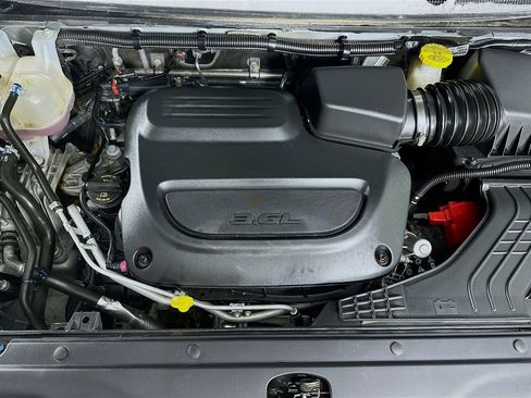 Certified 2024 Chrysler Pacifica Touring-L image 41