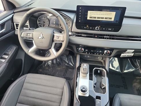 New 2026 Mitsubishi Outlander SE image 16