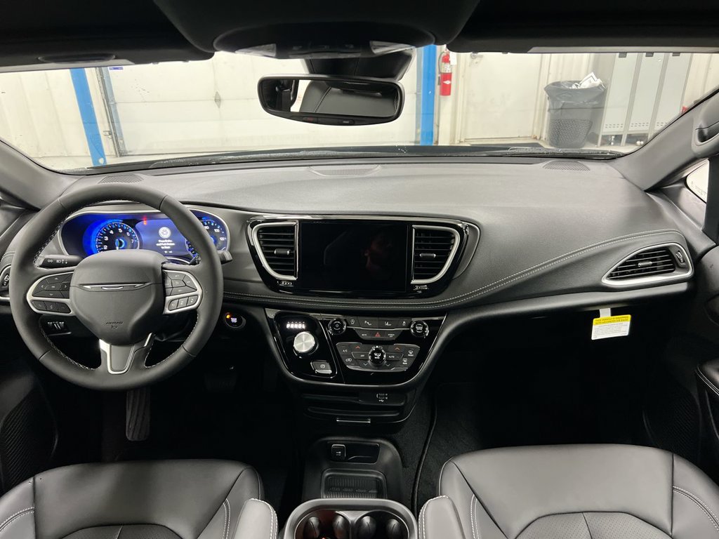 New 2027 Chrysler Pacifica Select w/ Family Tech Group AWD/4WD image 10