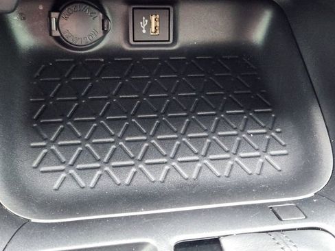 Used 2025 Toyota RAV4 XLE FWD image 20