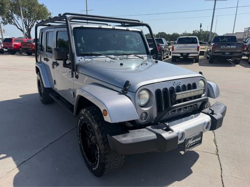 Used 2014 Jeep Wrangler Unlimited Sahara AWD/4WD image 4