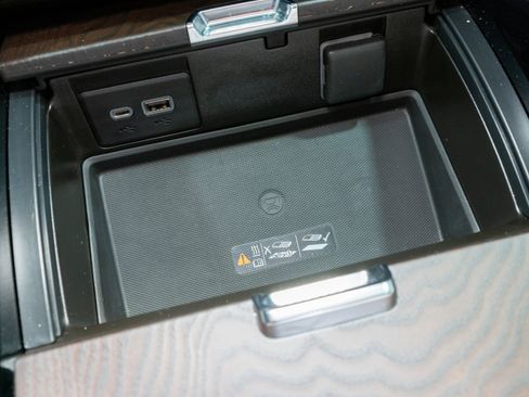 Used 2022 GMC Yukon XL Denali w/ Denali Premium Package image 24