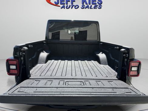 Used 2020 Jeep Gladiator Rubicon image 7