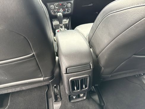 Used 2019 Jeep Compass Altitude image 21