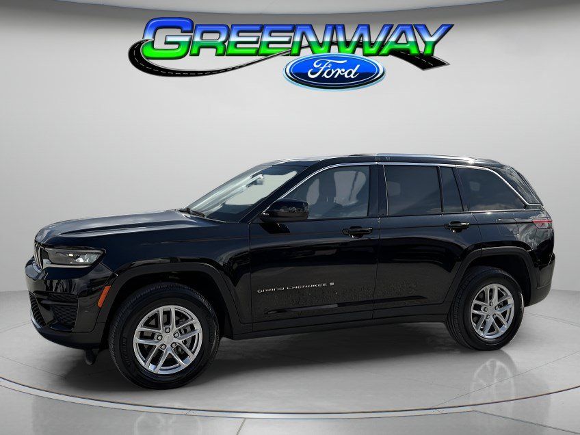 Used 2023 Jeep Grand Cherokee Laredo w/ Luxury Tech Group I RWD image 1