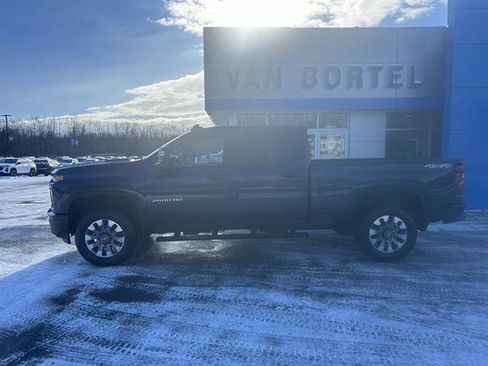 Certified 2022 Chevrolet Silverado 2500 Custom w/ Gooseneck/5TH Wheel Package image 2