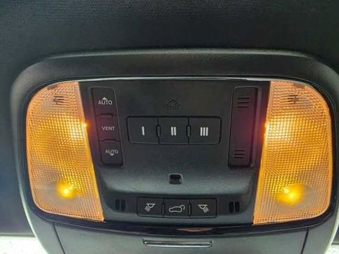 Used 2025 Dodge Durango GT AWD/4WD image 23