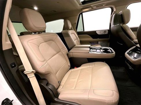 Used 2024 Lincoln Navigator Reserve image 24