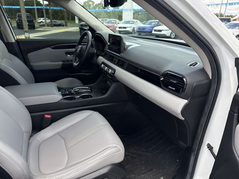 Certified 2024 Honda Pilot Touring image 20
