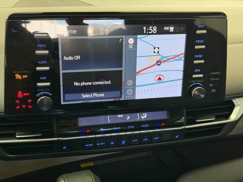 Used 2021 Toyota Sienna XLE w/ XLE Plus Package image 28