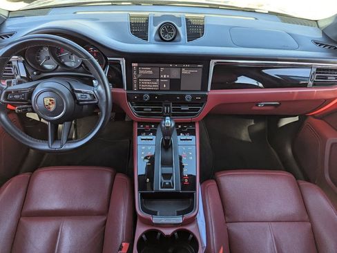 Used 2024 Porsche Macan Premium image 17