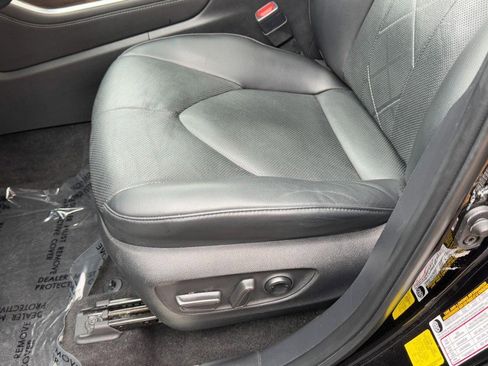 Used 2023 Toyota Highlander AWD image 26