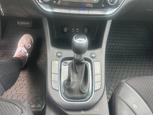 Used 2018 Hyundai Elantra GT FWD image 17