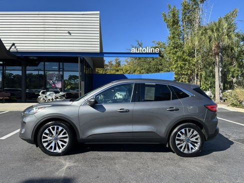 Used 2022 Ford Escape Titanium w/ Class II Trailer Tow Package image 3