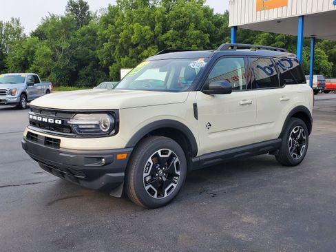 Used 2024 Ford Bronco Sport Outer Banks w/ Tech Package AWD/4WD image 2